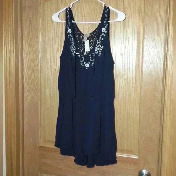 Cape Juby women's medium romper NWT navy with white flowers lightweight - Picture 1 of 7